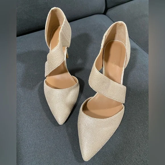 Calvin Klein Gella Pump - Picture 4 of 16